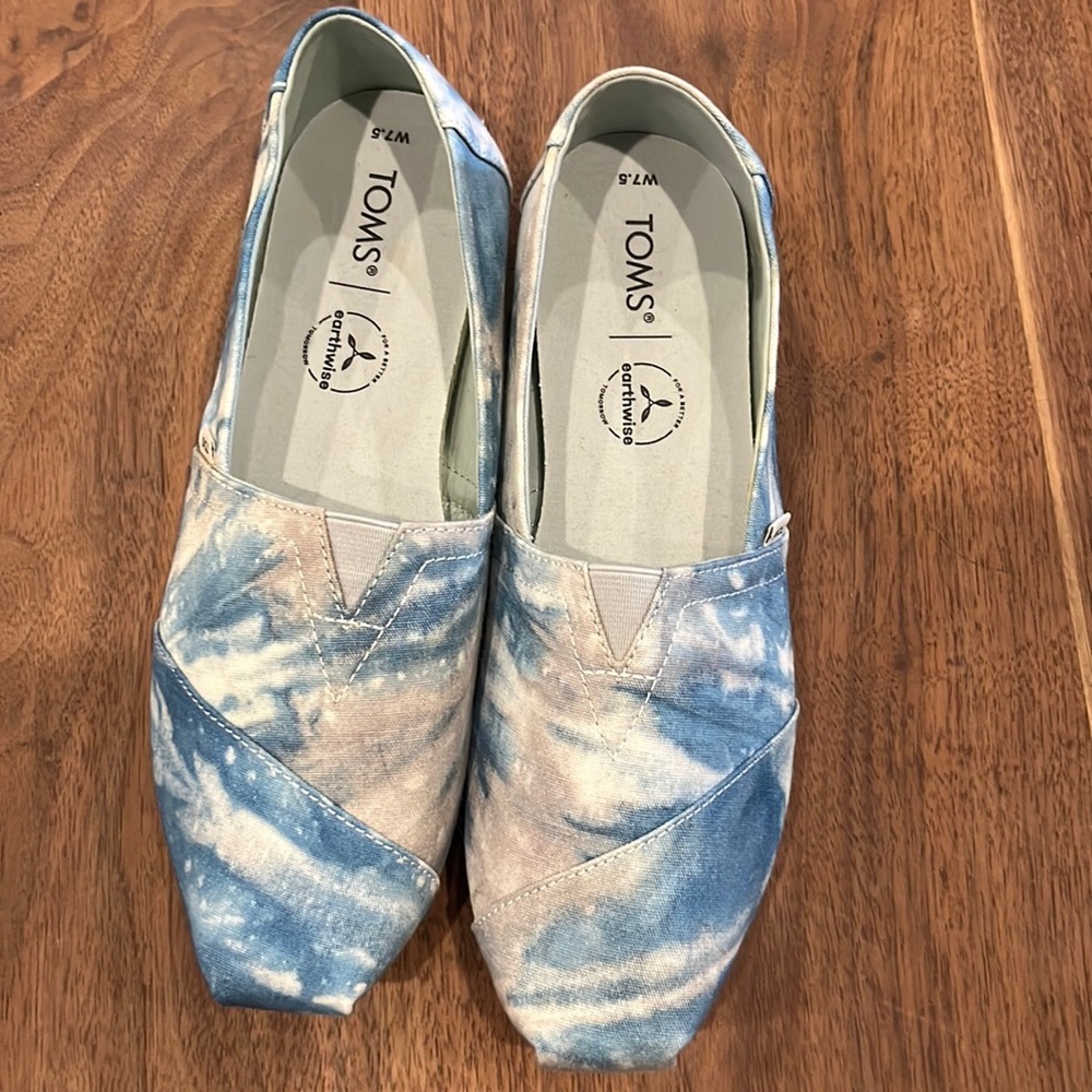 TOMS Women's Slip-On